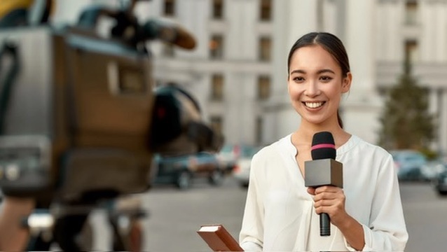女性キャスター